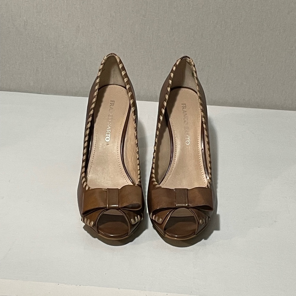 Franco Sarto,size 11MBrown Peep-Toe Bow Pumps - Picture 2 of 10